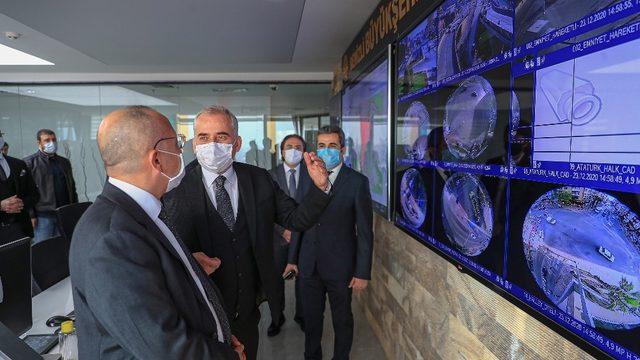 Vali Atik, Başkan Zolan ve Emniyet Müdür Yıldız’dan trafiğin kalbine ziyaret