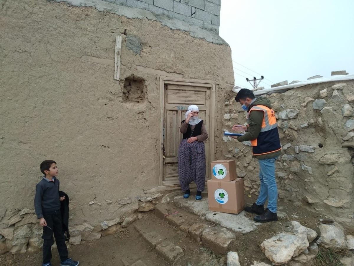 G&uuml;rpınar Belediyesinden ihtiya&ccedil; sahibi ailelere gıda desteği