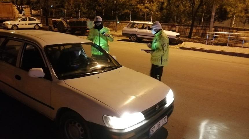 Yeşilhisar Emniyeti, korona vir&uuml;s denetimlerini s&uuml;rd&uuml;r&uuml;yor