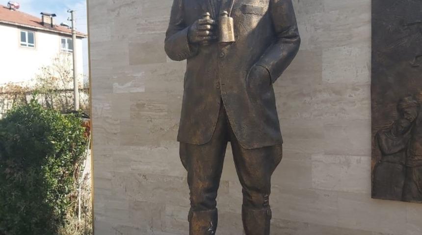 Atat&uuml;rk b&uuml;stlerine zarar veren ş&uuml;pheli, gizlendiği bağ evinde yakalandı