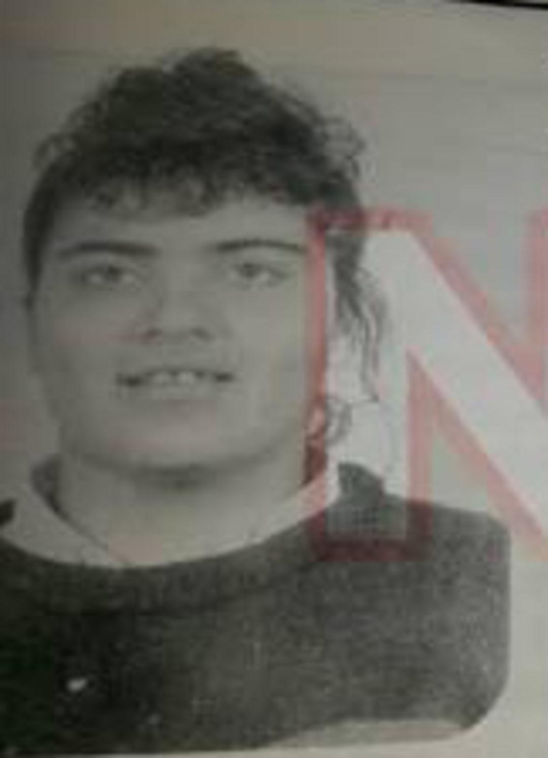 İnanması güç ama bu fotoğraftaki genç kız şarkıcı Göksel'den başkası değil.