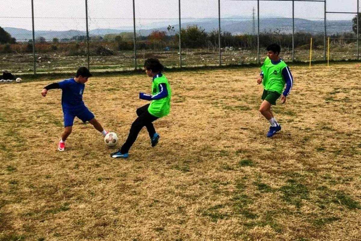 Yunusemre futbol altyapıda &ccedil;alışmalar s&uuml;r&uuml;yor