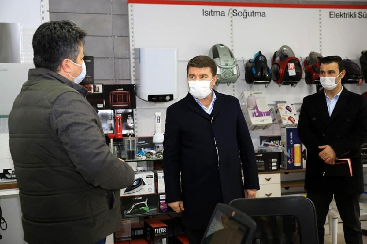 Belediye Başkan Evren Din&ccedil;er esnafları dinliyor