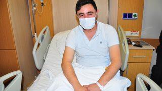 Ameliyat sırasında 'Gesi Bağları'nı söyleyen hastanın görüntüleri sosyal medyada izlenme rekoru kırdı