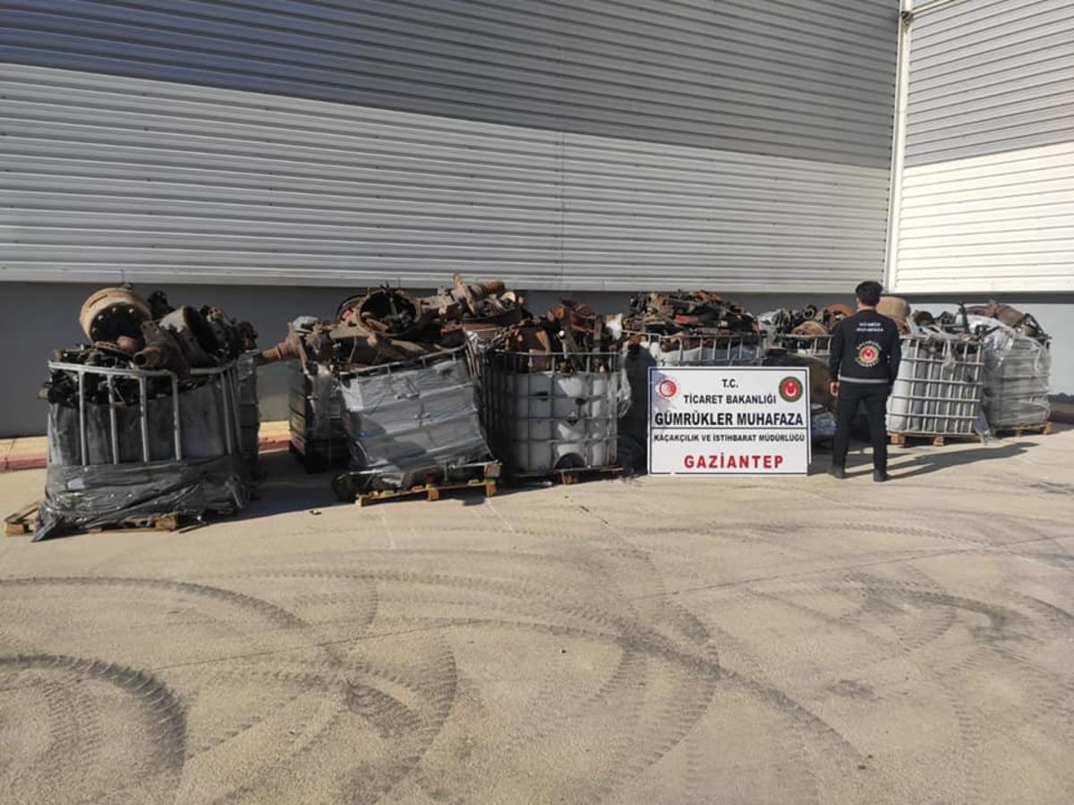 G&uuml;mr&uuml;k kapısında 206 bin TL değerinde hurda ele ge&ccedil;irildi