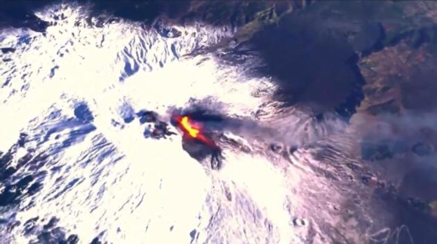 İtalya'da faaliyete ge&ccedil;en Etna Yanardağı uzaydan g&ouml;r&uuml;nt&uuml;lendi