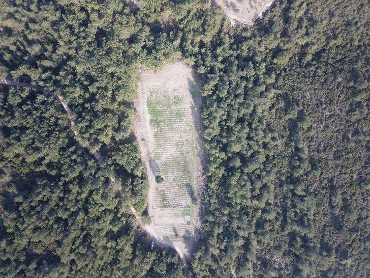 GÜNCELLEME - İzmir'de hazine arazilerini kanuna aykırı şekilde satmaya çalıştıkları iddiasıyla 8 zanlı yakalandı G2