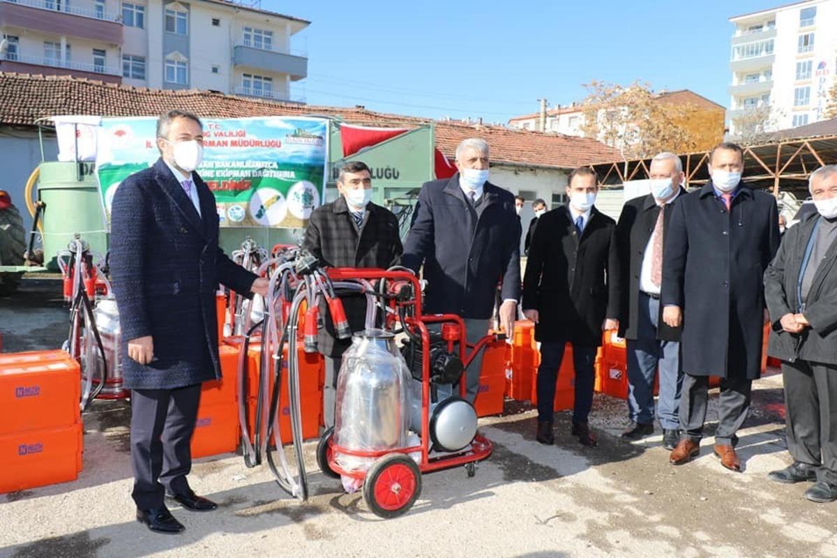 Elazığ&rsquo;da besicilere makine ekipman desteği