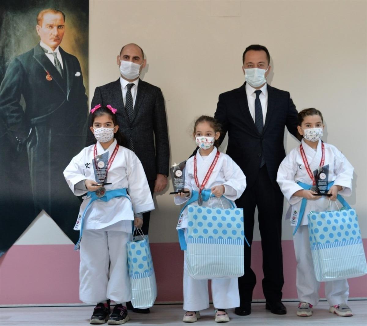 2020 yılında derece alan sporcular &ouml;d&uuml;llendirildi