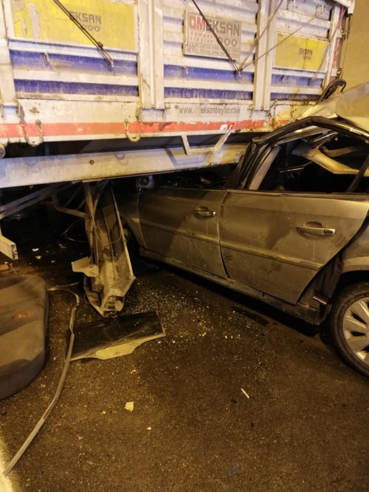 Hurdaya d&ouml;nen ara&ccedil;tan sağ &ccedil;ıktılar