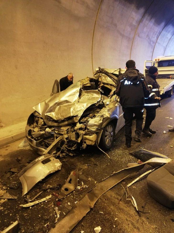 Hurdaya dönen araçtan sağ çıktılar G3