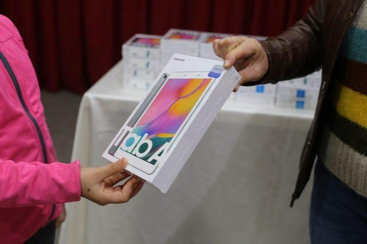 Burhaniye’de 250 tablet dağıtıldı G5