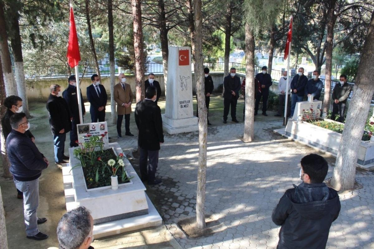 24 yıldır şehit olan silah arkadaşlarını anmak i&ccedil;in geliyorlar
