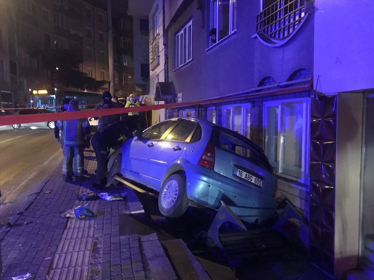 G&Uuml;NCELLEME 2 - Bursa'da otomobilin &ccedil;arptığı kadın hayatını kaybetti
