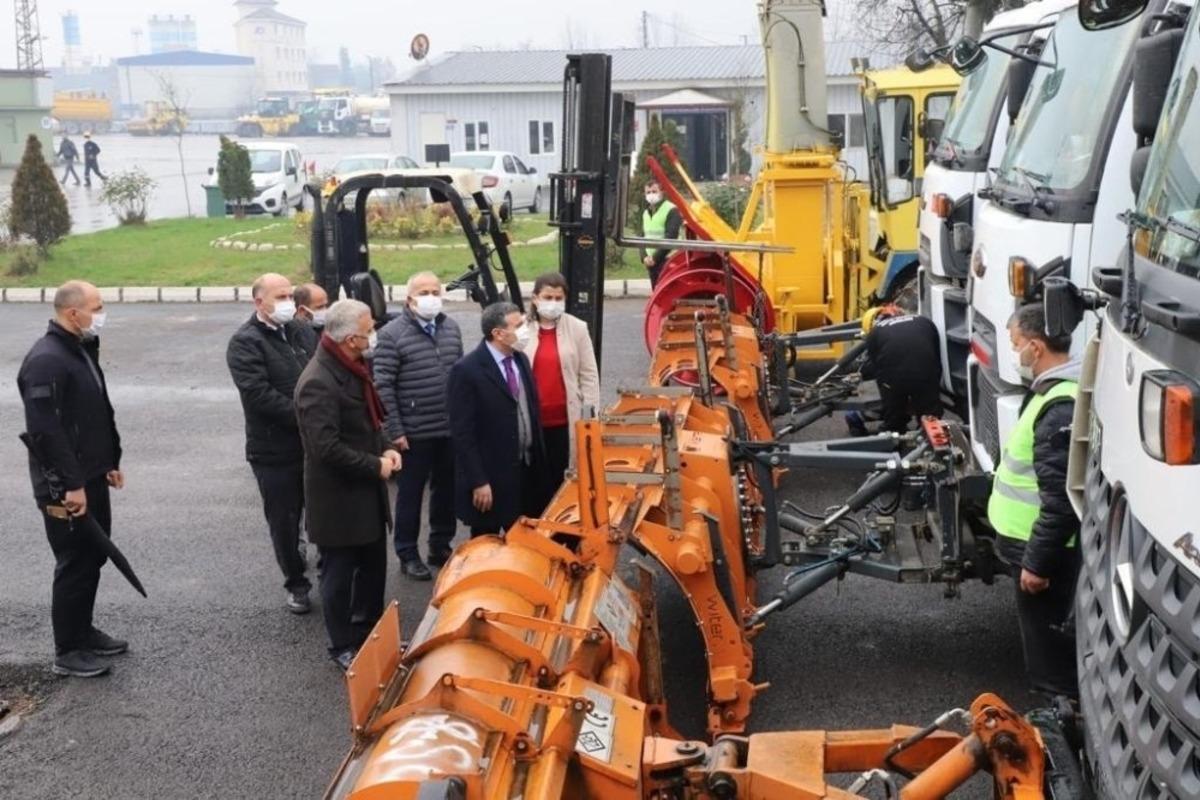 Karla m&uuml;cadele i&ccedil;in gece g&uuml;nd&uuml;z &ccedil;alışacaklar