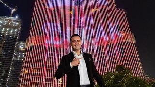 Dubai'de CZN Burak sürprizi! Burak Özdemir'ın fotoğrafı Burj Khalifa’ya yansıtıldı 