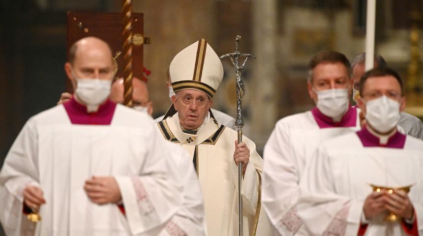 Vatikan'da geleneksel Noel ayini Kovid-19 önlemleri altında yapıldı