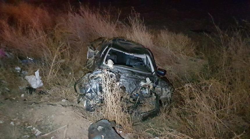 Erzincan'da otomobil şarampole devrildi: 2 ölü, 2 yaralı