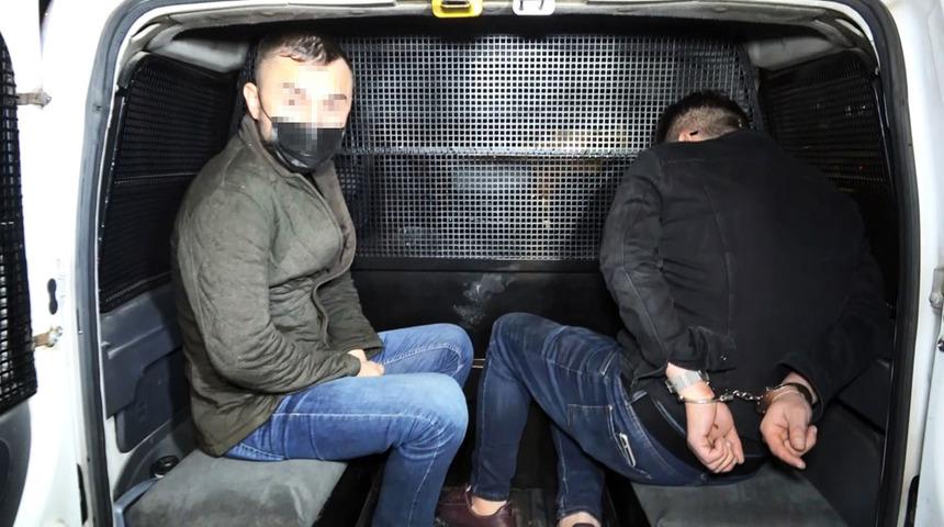 Kısıtlamayı ihlal edip VIP ara&ccedil;la dışarı &ccedil;ıktılar, Eskişehir-Bursa arası uyuşturucu partisi yaptılar