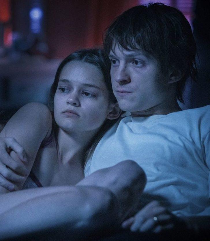 Öyle bir poster paylaştılar ki yer yerinden oynadı! Sonunda özür dilediler  G3