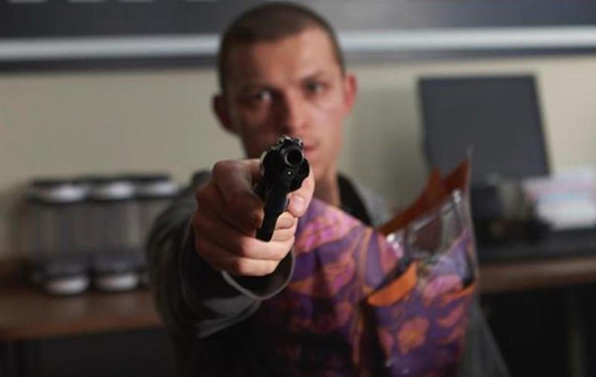 &Ouml;yle bir poster paylaştılar ki yer yerinden oynadı! Sonunda &ouml;z&uuml;r dilediler 