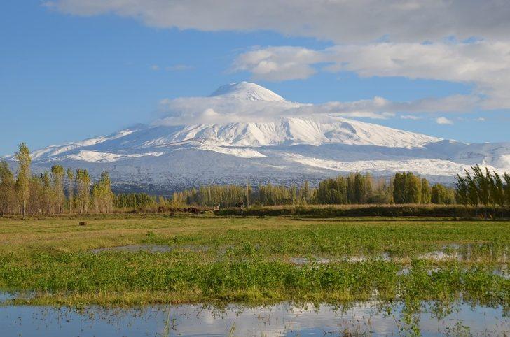 Ovanın yeşili ile bütünleşen Ağrı Dağı görenleri mest etti G5