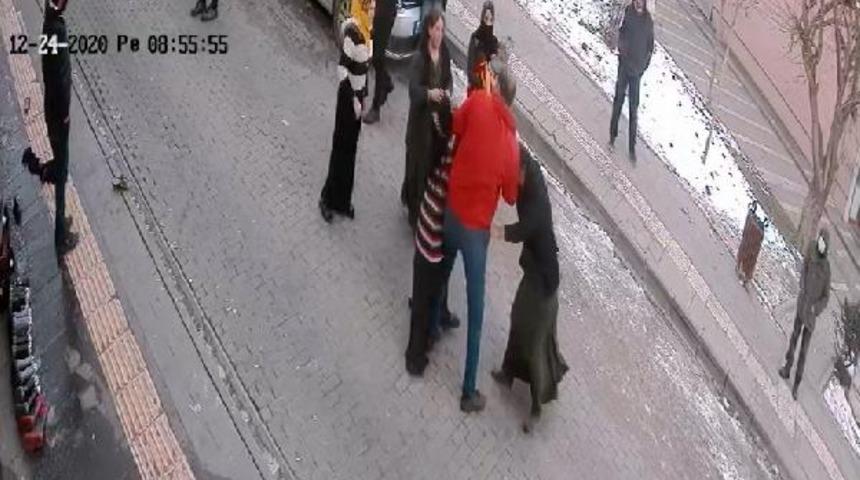 Suriyeli kadınların saç koparan sokak kavgası kamerada