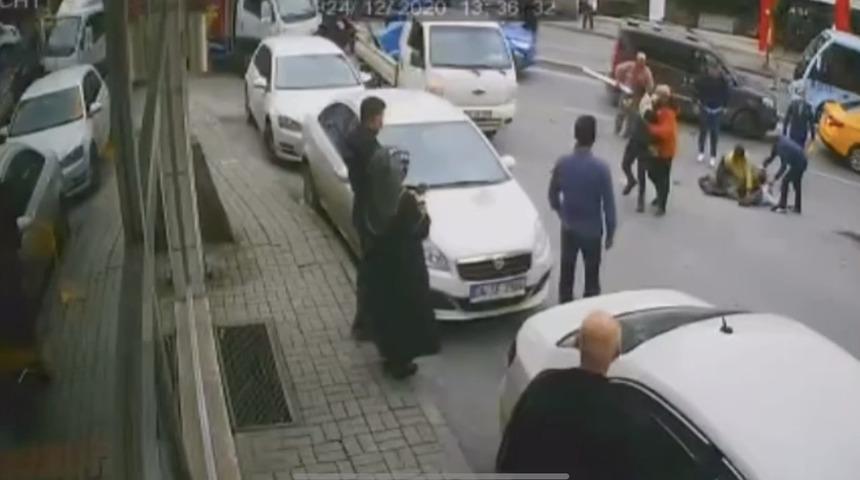 İstanbul’un göbeğinde dubalı, sopalı ve bıçaklı meydan kavgası