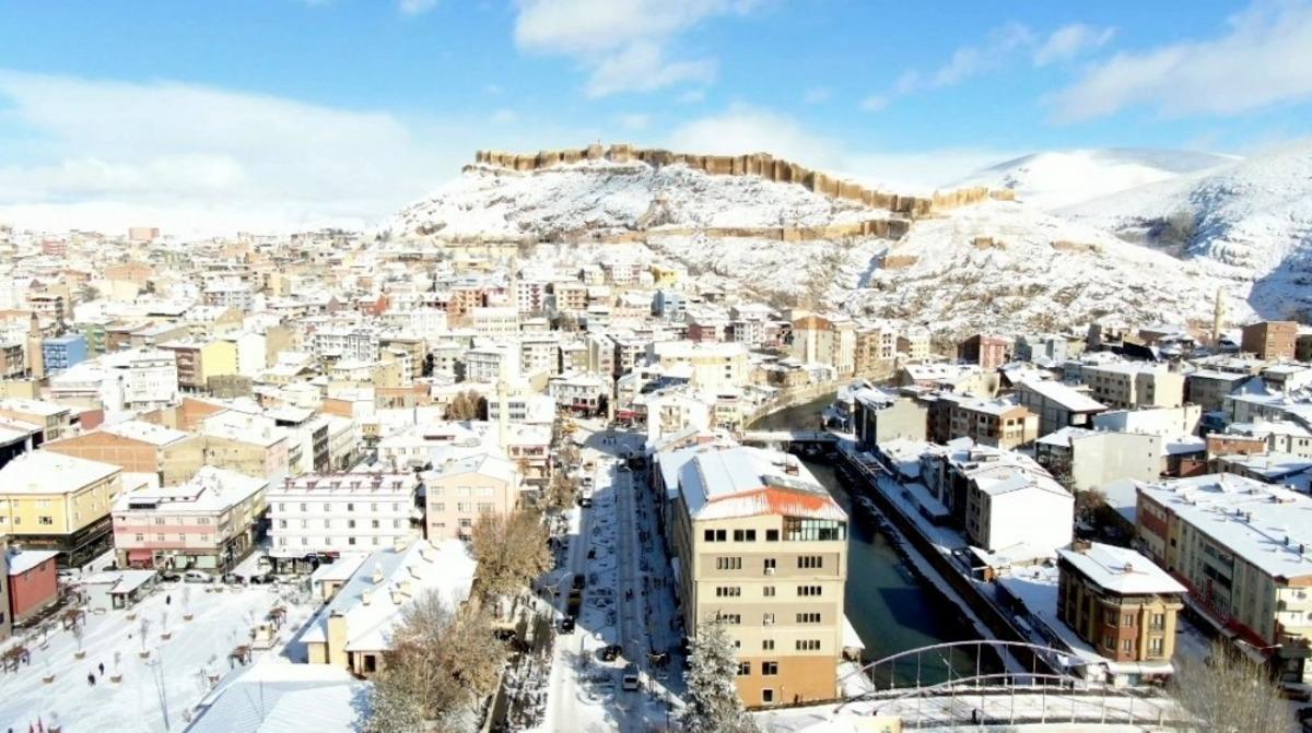 Beyaz gelinliğini giyen Bayburt, havadan g&ouml;r&uuml;nt&uuml;lendi
