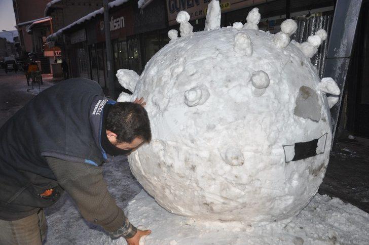 Yüksekovalı esnaf kardan korona virüs yaptılar G5