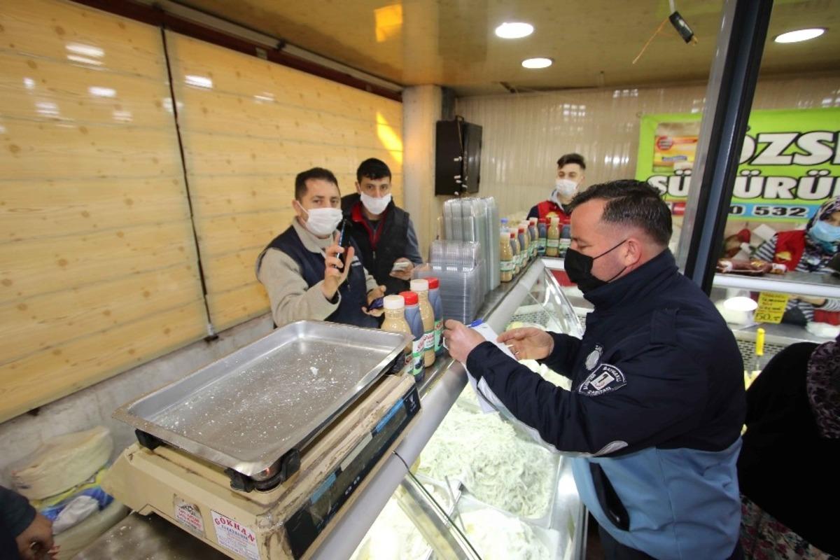 Bayraklı zabıtasından hijyen ve HES kodu denetimi