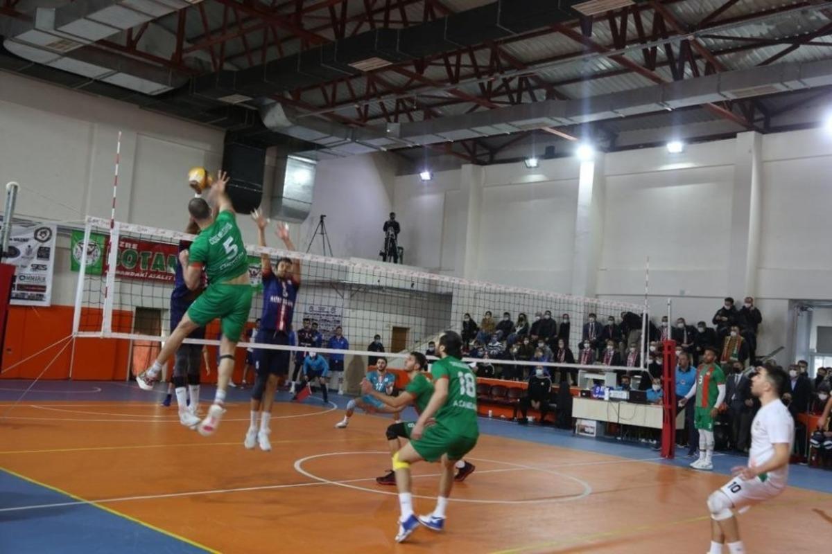 Cizre Belediyesi erkek voleybol takımı ilk yarıyı namağlup tamamladı