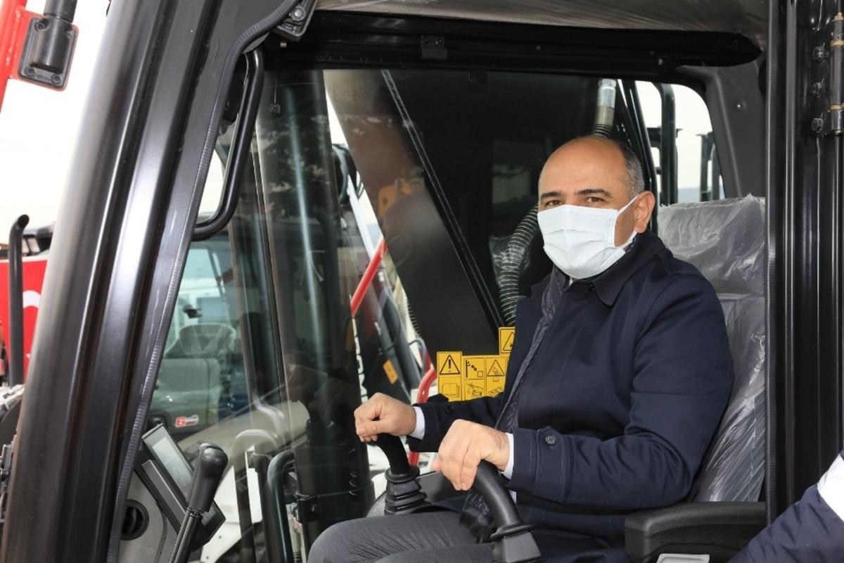 K&ouml;rfez&rsquo;e 5 yeni iş makinesi