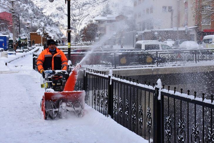 Doğu Karadeniz'deki 3 ilde kar nedeniyle 112 köy yolu ulaşıma kapandı G1