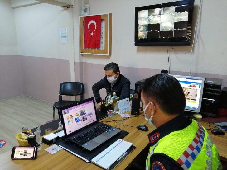Alaşehir jandarmasından çevrimiçi trafik eğitimi G1