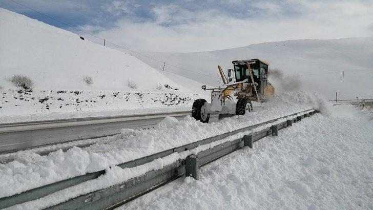 Van’da kardan dolayı kapanan yollar açılıyor G2