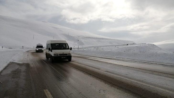 Van’da kardan dolayı kapanan yollar açılıyor G5