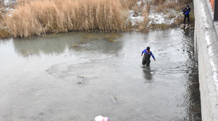 Kızılırmak'taki poşet, 'bebek' şüphesiyle ekipleri alarma geçirdi