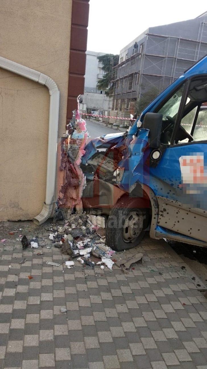 Önce mantar taşa sonra evin duvarına çarptı: 2 yaralı G1