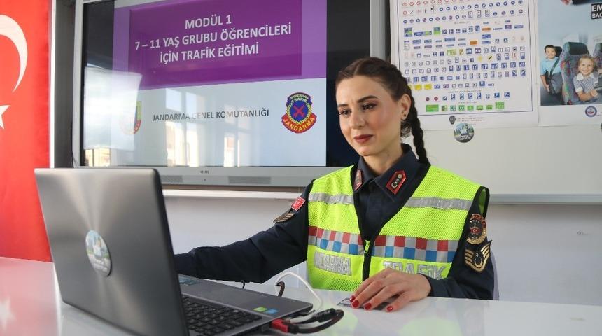 Jandarmadan &ouml;ğrencilere uzaktan trafik eğitimi