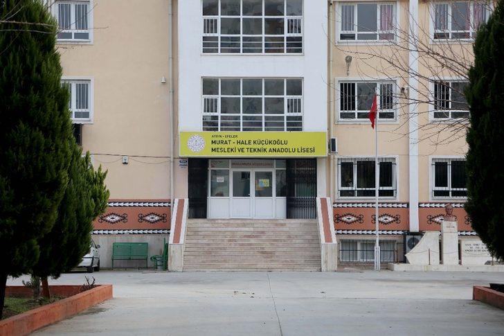 Efeler’de okullar boyanıyor G2