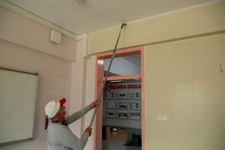 Efeler’de okullar boyanıyor G4