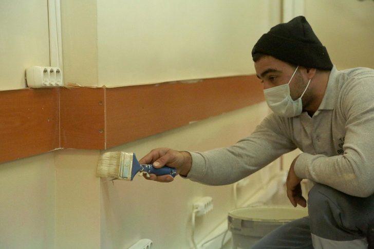 Efeler’de okullar boyanıyor G5