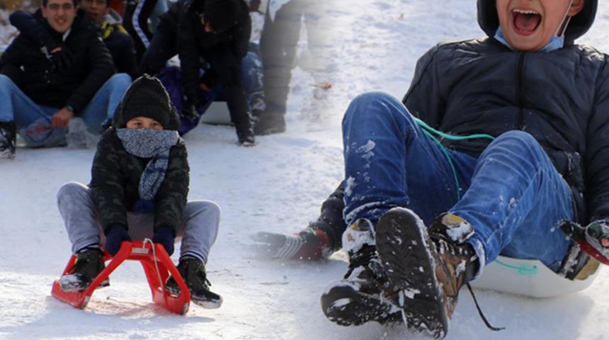 Sınavlar ertelenince çocuklar böyle eğlendi