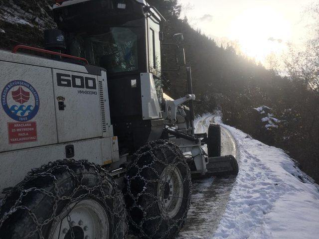 Trabzon’da karla kaplı mahalle yollarının tamamı ulaşıma açıldı