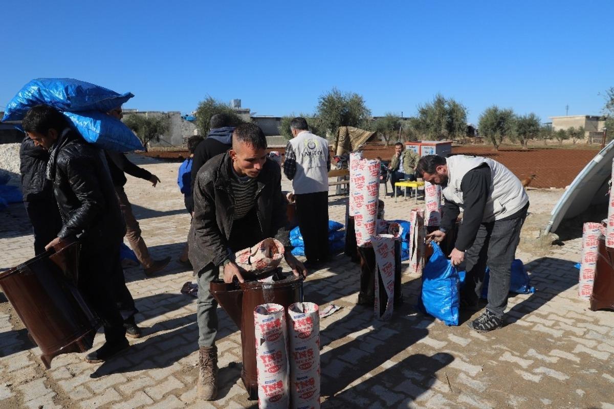 Suriyelilere yakacak yardımı