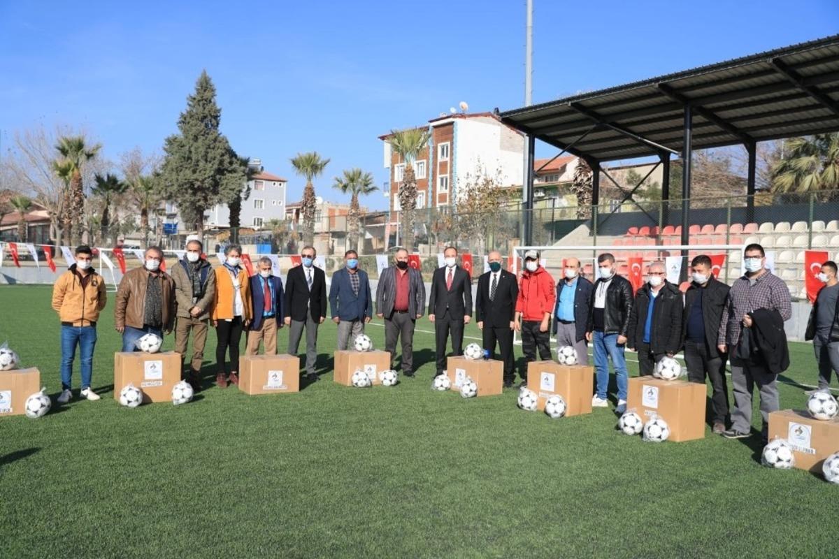 Pamukkale Belediyesi amat&ouml;rlere malzeme desteği sağladı