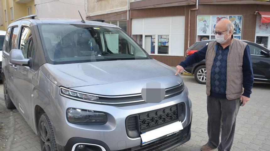 Sıfır aldığı aracın boyalı olduğunu söyleyip değiştirilmesini istedi