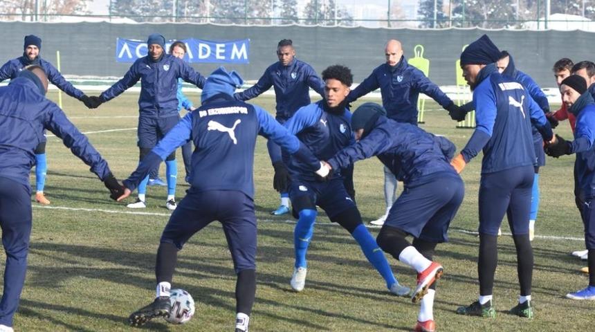 BB Erzurumspor Mesut Bakkal yönetiminde ilk antrenmanına çıktı