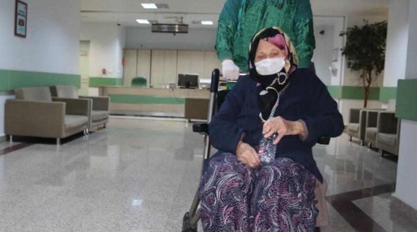 Samsun'dan güzel haber! 100 yaşındaki kadın Kovid-19'u yendi